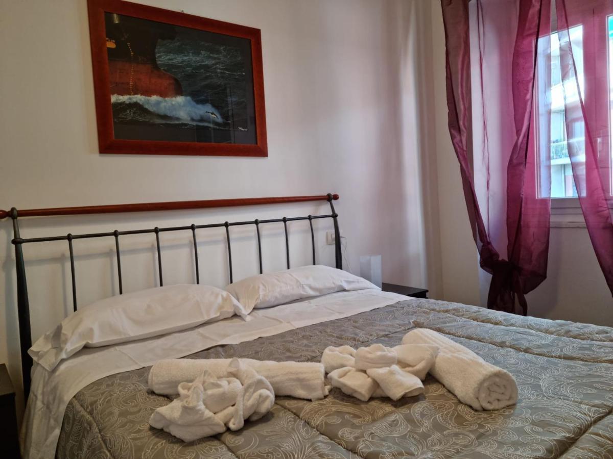 Wow Home 2 - 175 Mq - Posteggio Privato - Davanti Porto Traghetti - Fino A 10 Posti Letto - Balcone Генуя Экстерьер фото